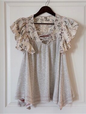 gimmicks by BKE Cream Floral Ruffle-Sleeve Tunic with Gray Knit Body